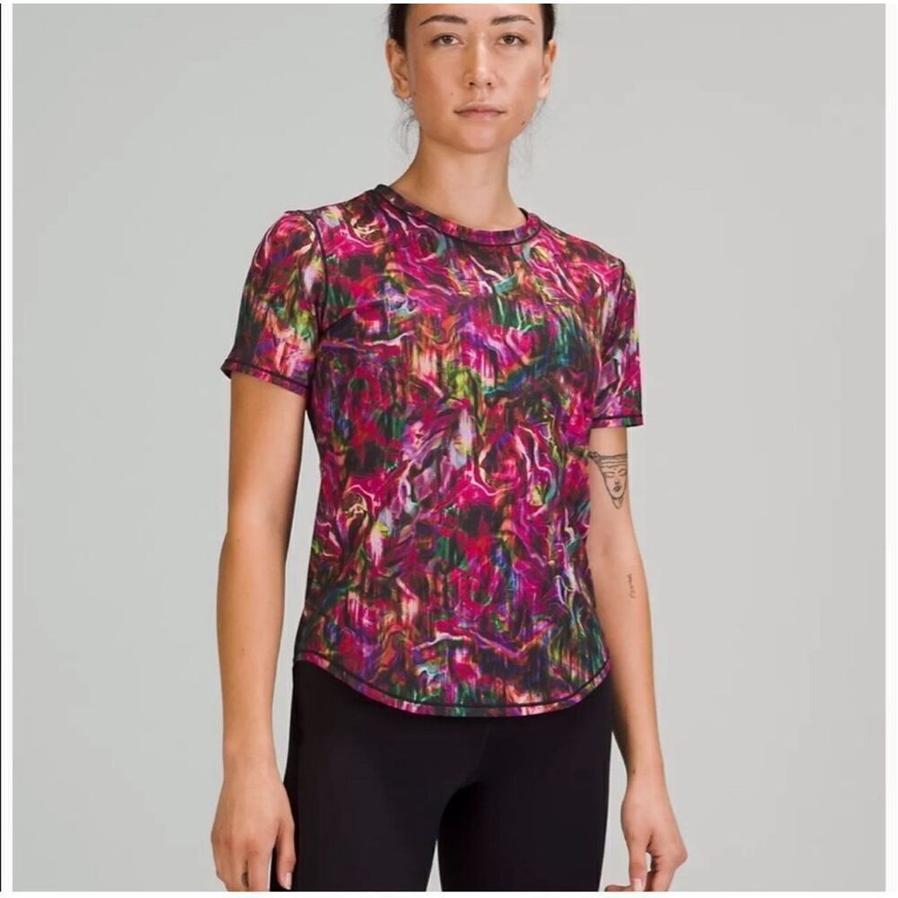 Lululemon High neck run and train tee size 4
